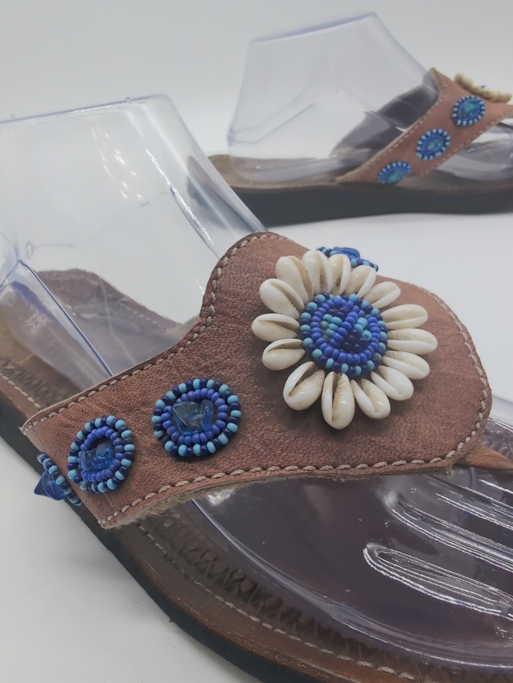 Vintage African Brown Handmade Beaded Seashell Sz 10.5 Daisy Toe-Post Sandals